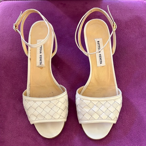 Bottega Veneta Shoes - EUC Authentic Bottega Veneta Intrecciato Weave Sandals